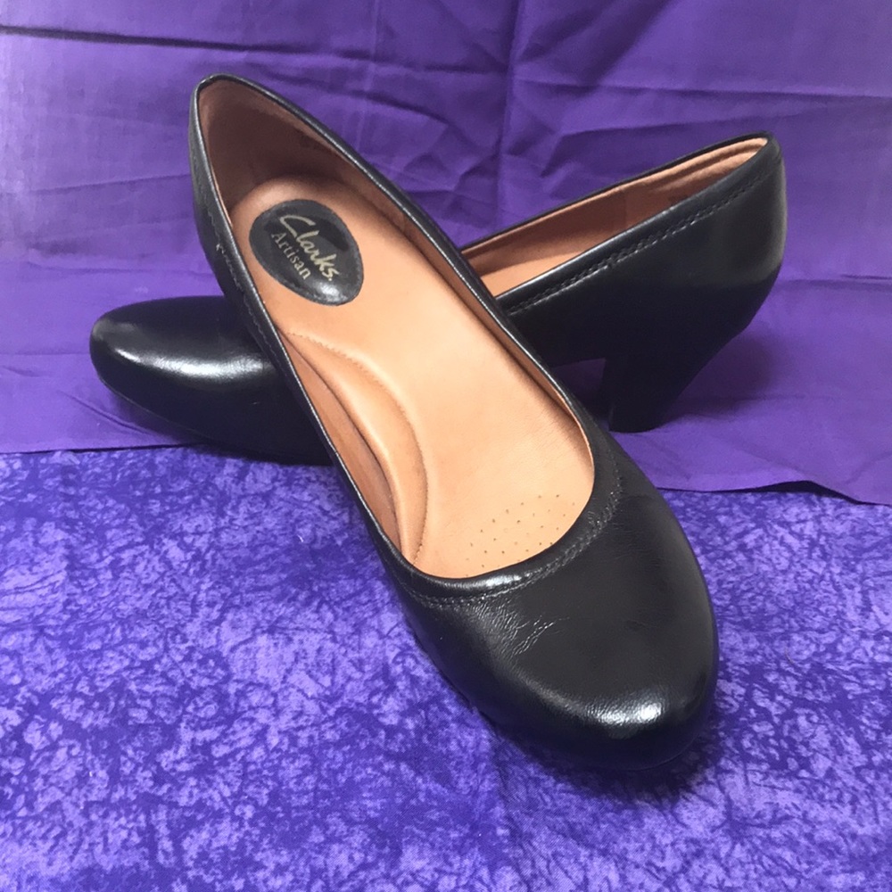 9M Clarks Black pumps